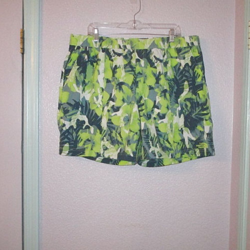 The North Face Men's Size XL Swim Trunks Floral Camo Green 7" Board Shorts NWT